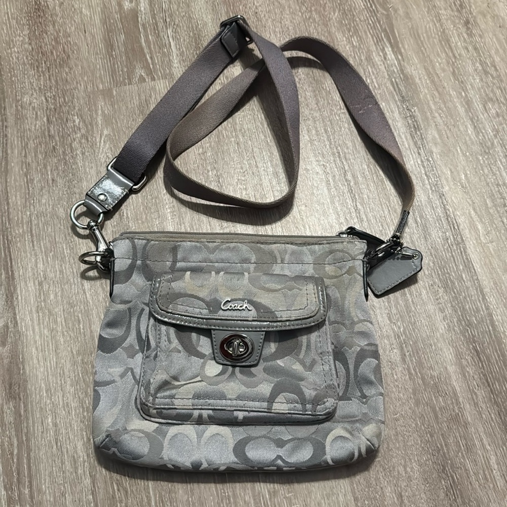 Coach Signature Penelope Turnlock Swingpack Crossbody Messenger Small Purse